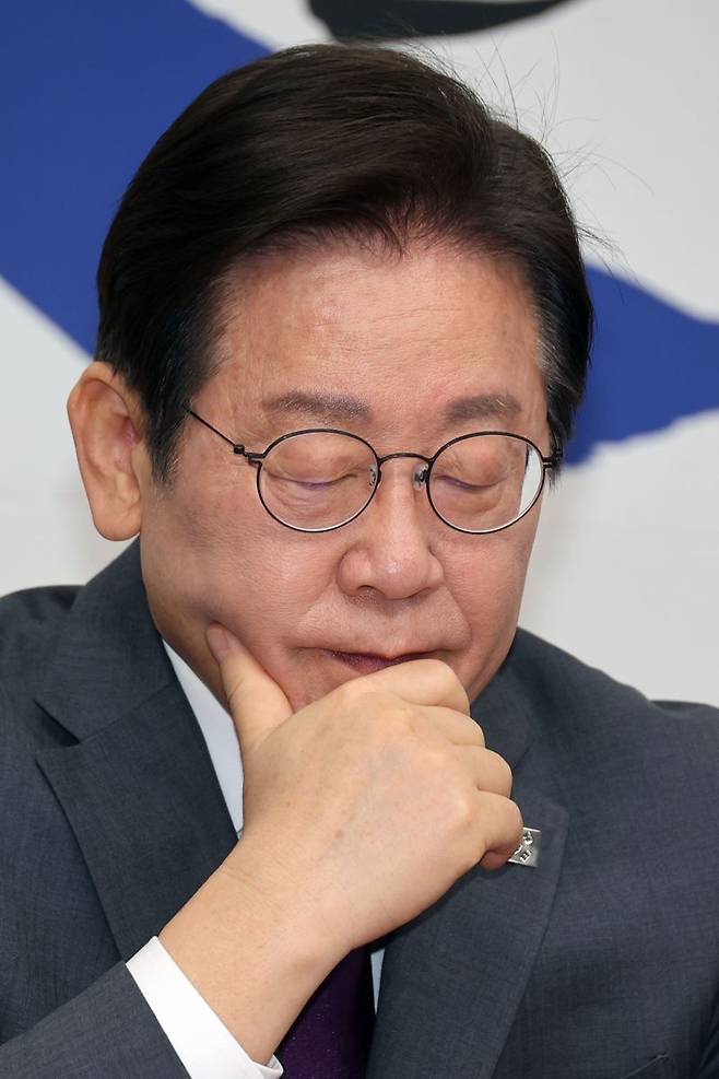 더불어민주당 이재명 대표가 21일 국회에서 열린 최고위원회의를 주재하고 있다. 사진=서동일 기자