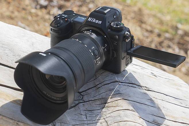 니콘 Z6 III는 지난해 6월 출시된 니콘의 풀프레임 중급기 카메라다 / 출처=IT동아