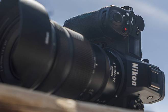 사진만 놓고 보면 전작과 큰 차이는 없다. 다만 센서 처리 속도 및 영상 효율에 변화가 크기 때문에 사진과 영상을 고루 찍는 조건에 적절하다 / 출처=IT동아