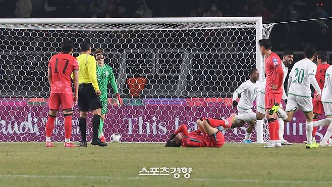 20일 경기 고양시 고양종합운동장에서 열린 2026 FIFA 북중미 월드컵 3차 예선 오만과의 경기에서 이강인 선수가 쓰러져 있다 2025.03.20. 정효진 기자