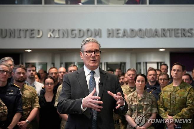 '의지의 연합' 참여국 수뇌부 앞에서 발언하는 스타머 총리 [로이터 연합뉴스]