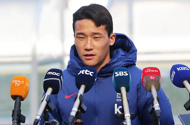 질문에 답하는 이태석

    (용인=연합뉴스) 홍기원 기자 = 2026 북중미 월드컵 아시아 3차 예선 B조 8차전 요르단전을 앞둔 축구 국가대표팀 이태석이 22일 경기도 용인시 처인구 미르스타디움에서 회복훈련에 앞서 취재진 질문에 답하고 있다. 2025.3.22

    xanadu@yna.co.kr

(끝)





<저작권자(c) 연합뉴스, 무단 전재-재배포, AI 학습 및 활용 금지>