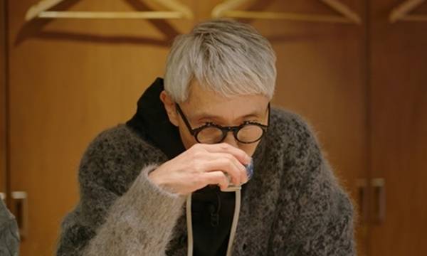 마츠시게 유타카가 7년 만의 금주를 깨려는 순간. 사진 ㅣ넷플릭스