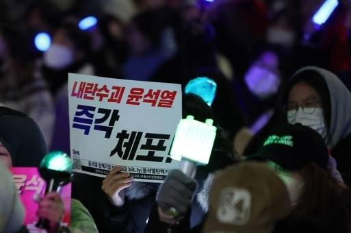 윤석열 탄핵 촉구 촛불집회. 기사 내용과 관련 없는 사진 [연합]