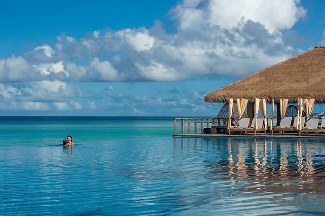 탁 트인 인도양 배경의 인피니티 풀. 사진제공|팜투어