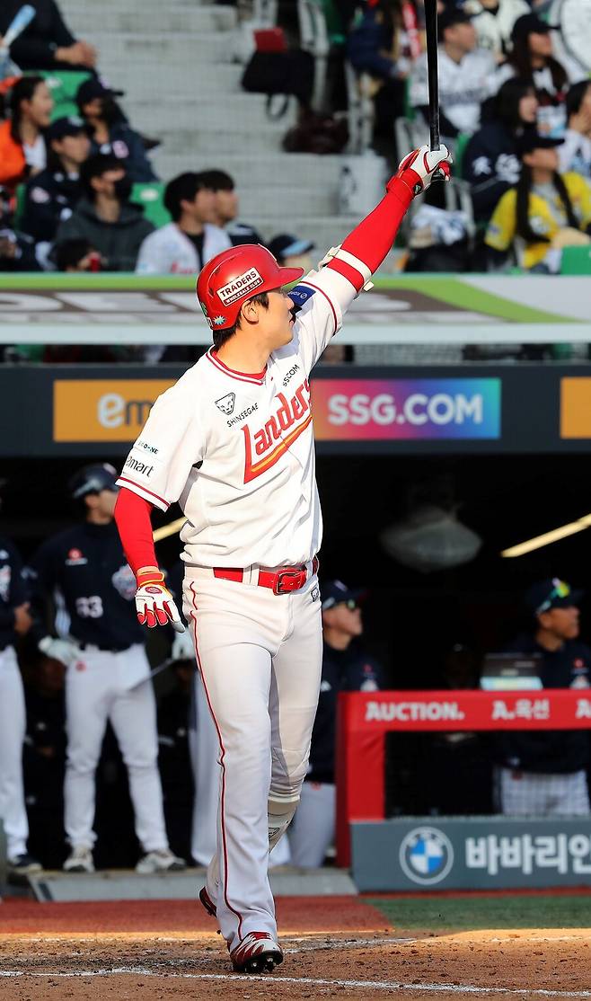 ▲ 오태곤은 올해도 자리를 가리지 않고 팀에 헌신하겠다는 의지를 드러냈다 ⓒSSG랜더스