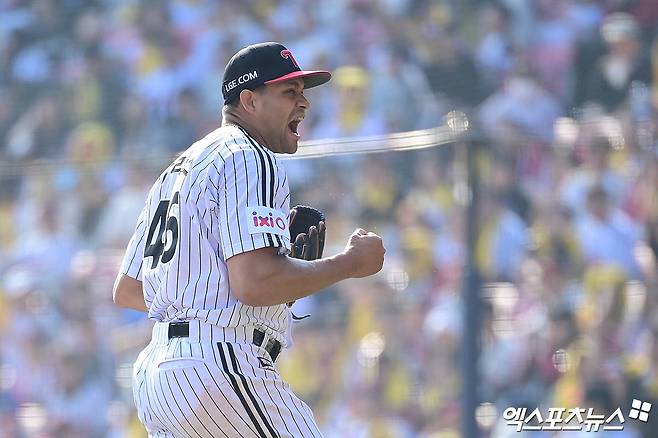 LG 투수 치리노스는 22일 잠실구장에서 열린 '2025 신한 SOL Bank KBO 리그' 롯데와 시즌 개막전에서 선발 등판했다. 6이닝 2실점 퀄리티스타트 투구를 선보여 승리 투수가 됐다. 잠실, 박지영 기자