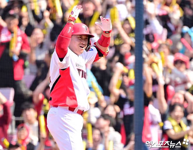 22일 오후 광주기아챔피언스필드에서 열린 '2025 신한 SOL Bank KBO리그' NC 다이노스와 KIA 타이거즈의 개막전 경기, 2회말 2사 1,2루 KIA 김태군이 1타점 적시타를 날린 후 기뻐하고 있다. 광주, 김한준 기자