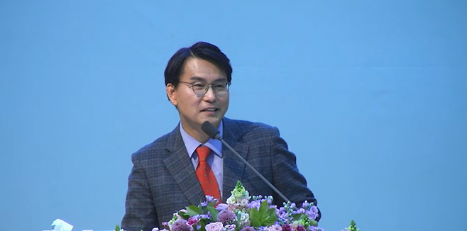 23일 오후 광주 서구 안디옥교회에서 열린 '대통령 탄핵 반대 광주·전남 애국시민 총궐기집회'에서 윤상현 국회의원이 발언하고 있다. 유튜브 갈무리.