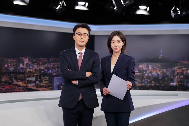 다음달 1일부터 MBN 메인뉴스 '뉴스7' 진행을 맡는 앵커 최중락(왼쪽), 유호정. MBN