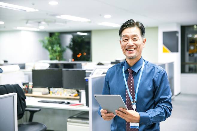 이달 말 퇴사를 앞둔 김부장은 연금 고수 지인들로부터 “어서 IRP 계좌부터 한 개 더 만들라”는 조언을 들었다. 일찍이 연말정산 용도로 IRP 계좌를 잘 굴렸는데, 왜 복수의 계좌가 필요하다고 하는 걸까. [게티이미지뱅크]