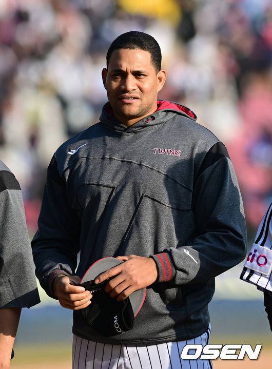 [OSEN=잠실, 김성락 기자]  프로야구 LG 트윈스가 롯데 자이언츠와 개막전에서 승리를 거뒀다.&nbsp;LG는&nbsp;22일 서울 잠실구장에서 열린 롯데와 2025 KBO리그 개막전에서 12-2로 크게 승리했다. 경기 종료 후 엘지 치리노스가 기뻐하고 있다. 2025.03.22 / ksl0919@osen.co.kr