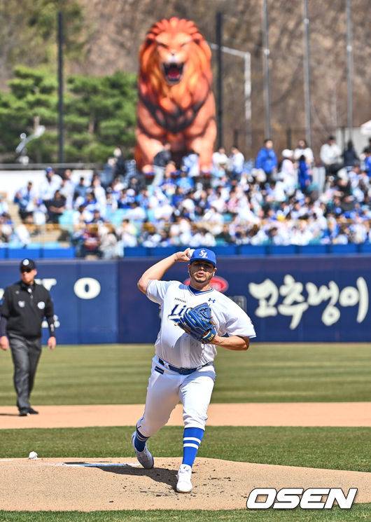 [OSEN=대구, 이석우 기자] 22일 대구삼성라이온즈파크에서 2025 신한 SOL 뱅크 KBO 리그 삼성 라이온즈와 키움 히어로즈의 경기가 열렸다. 삼성 선발 투수 후라도가 역투하고 있다. 2025.03.22 / foto0307@osen.co.kr