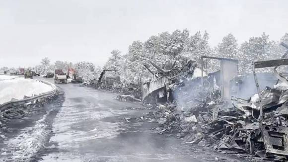 당시 GPS가 감지된 지점으로부터 1마일(1.6km) 떨어진 지점에서는 눈을 동반한 겨울 폭풍으로 2명이 사망하고 16명이 다치는 22중 연쇄 추돌사고가 발생했다. 출처=애리주나주 공공안전국