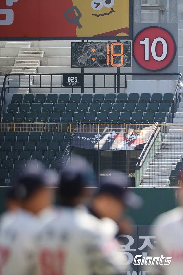 ▲ 부산 사직야구장에 설치된 피치클락 ⓒ롯데 자이언츠