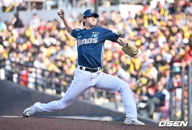 NC 불펜 전서민이 22일 광주-KIA챔피언스필드에서 2025 신한 SOL 뱅크 KBO 리그 KIA 타이거즈와 개막전에서 8회 역투하고 있다.