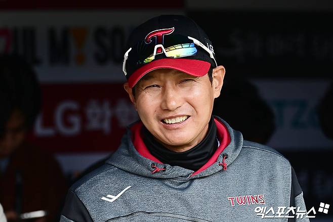 염경엽 LG 감독은 23일 잠실구장에서 열릴 '2025 신한 SOL Bank KBO 리그' 롯데와 정규시즌 2차전을 앞두고 개막전 선수단의 맹활약에 환한 미소를 보였다. 엑스포츠뉴스 DB