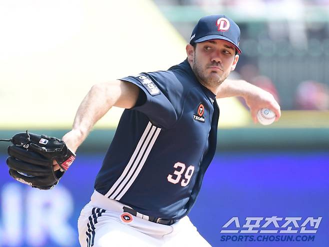 23일 인천 SSG랜더스필드에서 KBO리그 SSG와 두산의 경기가 열렸다. 선발 투구하고 있는 두산 잭 로그. 인천=송정헌 기자songs@sportschosun.com/2025.03.23/