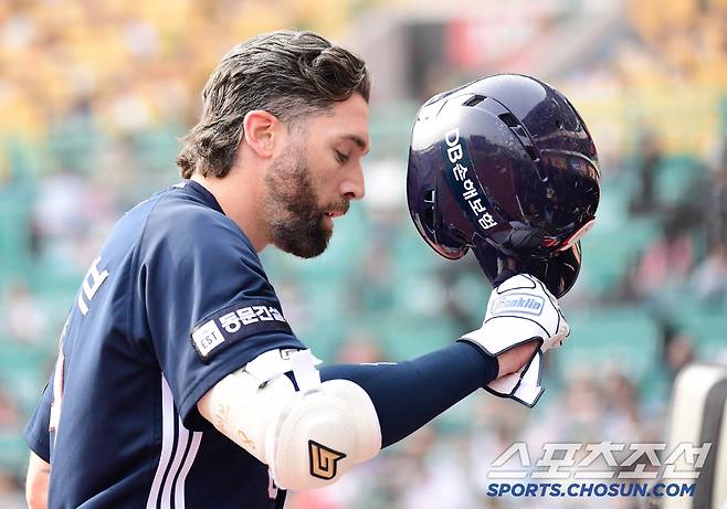 23일 인천 SSG랜더스필드에서 KBO리그 SSG와 두산의 경기가 열렸다. 8회 외야플라이 타구로 물러나는 두산 케이브. 인천=송정헌 기자songs@sportschosun.com/2025.03.23/