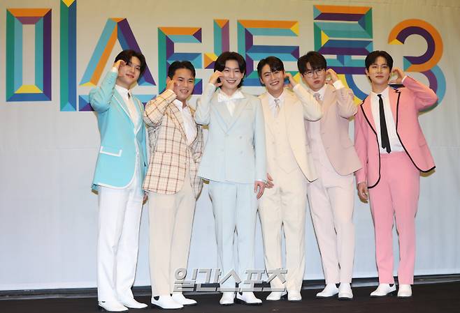 가수 최재명, 천록담(이정), 김용빈, 손빈아, 춘길(모세), 추혁진이 24일 오전 서울 마포구 스탠포드호텔에서 열린 TV조선 '미스터트롯3' TOP7 기자간담회에 참석해 포즈를 취하고 있다. 서병수 기자 qudtn@edaily.co.kr /2025.03.24/