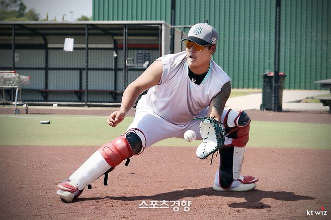 포수 훈련 중인 강백호. KT위즈 제공