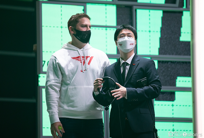T1 조 마쉬 CEO(왼쪽)