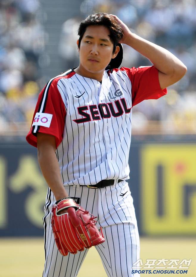 23일 잠실구장에서 열린 LG 트윈스와 롯데 자이언츠의 경기. LG 손주영이 숨을 고르고 있다. 잠실=박재만 기자 pjm@sportschosun.com/2025.03.23/