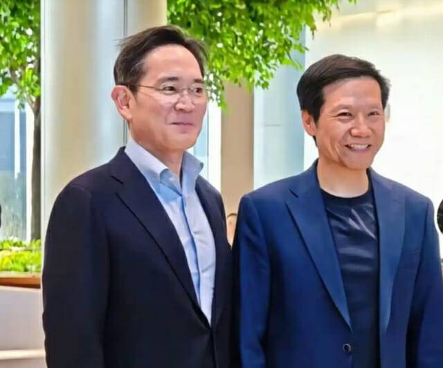 중국발전포럼(CDF) 참석을 위해 중국으로 향한 이재용 삼성전자 회장이 22일 레이 쥔 샤오미 회장과 회동했다. (사진=중국 시나닷컴)