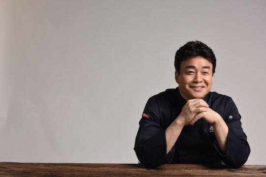 지난해 더본코리아 산하 브랜드 10곳 중 6곳은 점포 규모가 축소된 것으로 나타났다. 사진은 백종원 더본코리아 대표. 더본코리아 제공