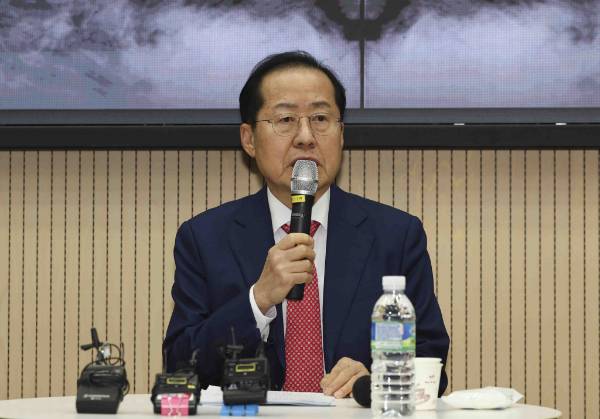 홍준표 대구시장이 이재명 더불어민주당 대표를 향해 양아치라고 직격했다. 사진은 홍준표 대구시장이 강연하는 모습. /사진=뉴시스