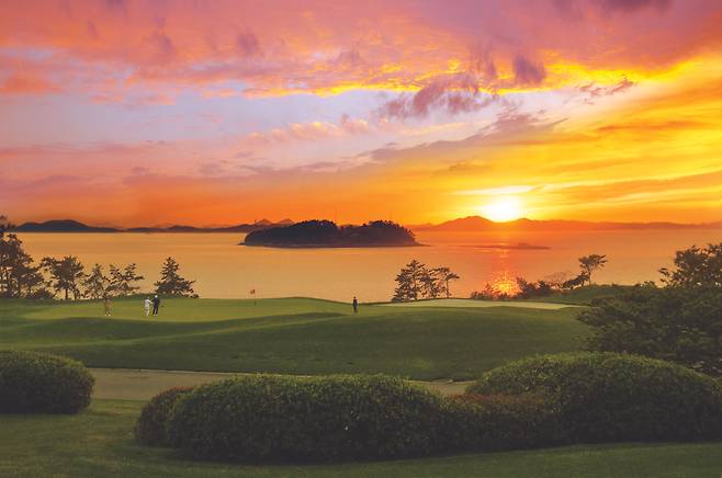 오시아노 관광단지 파인비치 골프장의 환상적인 석양