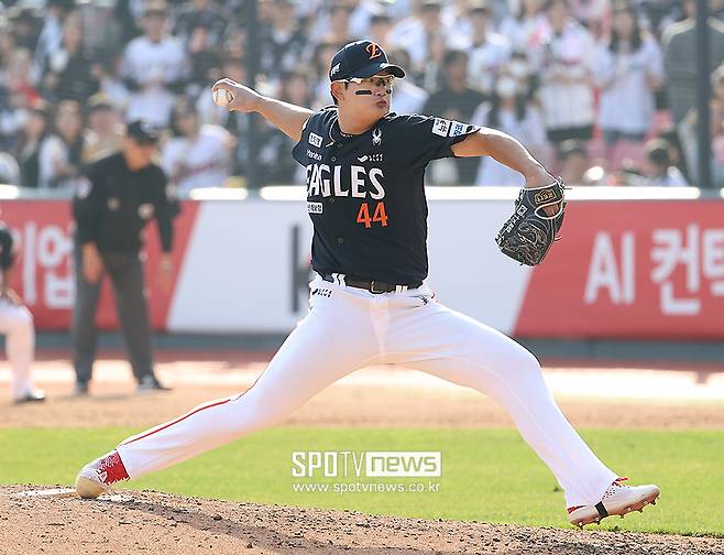 ▲ 개막 시리즈부터 최고 구속 158km를 기록하며 리그 최고 파이어볼러의 위용을 드러낸 김서현. ⓒ곽혜미 기자