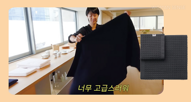 모노하 STAY MO-NO-HA Towel 단단한 조직감과 함께 와플 구조로 구성됐다. 세안 후 사용하는 페이스 타월과 목욕 후 사용하는 배스 타월 2가지 사이즈로 제작됐다. 가격 페이스 타월 1만2천원, 배스 타월 3만2천원 구매처 monoha.com