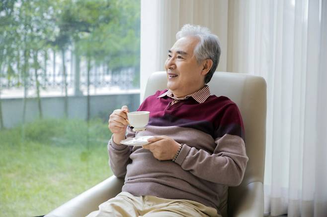 카페인은 칼슘 배설을 촉진하므로 커피는 하루에 2잔 이내로 제한하는 등 지나친 카페인 섭취에 조심해야 한다. [사진= 게티이미지뱅크]