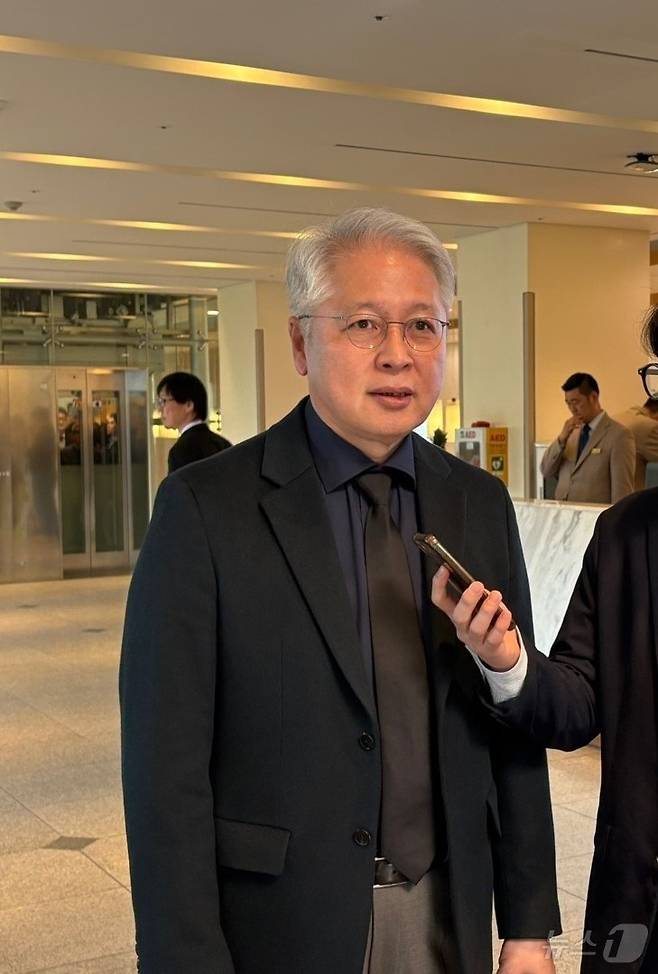 권봉석 LG 부회장이 26일 삼성서울병원에 마련된 고(故) 한종희 삼성전자 부회장의 빈소를 찾아 조문했다(공동취재). 2025.3.26/뉴스1 ⓒ News1 박주평 기자