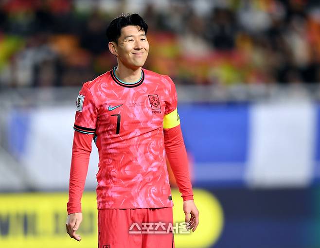 손흥민이 25일 수원월드컵경기장에서 열린 2026 FIFA 북중미 월드컵 3차 예선 요르단과 경기에서 골기회가 무산되자 아쉬워하고 있다.  2025. 3. 25. 수원 | 최승섭기자 thunder@sportsseoul.com