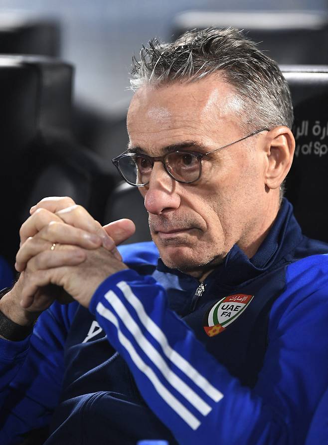 한국 국가대표팀을 이끌었던 파울루 벤투 아랍에미리트(UAE) 축구 대표팀 감독이 경질됐다. UAE축구협회는 26일(한국시각) '파울루 벤투 감독과 그의 코칭 스태프를 해임했다'고 발표했다. <저작권자 ⓒ연합뉴스. 무단 전재 재배포 금지, AI 학습 및 활용 금지>