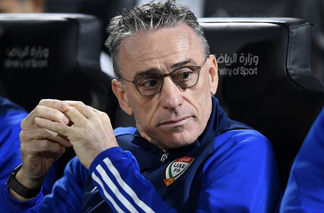 한국 국가대표팀을 이끌었던 파울루 벤투 아랍에미리트(UAE) 축구 대표팀 감독이 경질됐다. UAE축구협회는 26일(한국시각) '파울루 벤투 감독과 그의 코칭 스태프를 해임했다'고 발표했다. <저작권자 ⓒ연합뉴스. 무단 전재 재배포 금지, AI 학습 및 활용 금지>