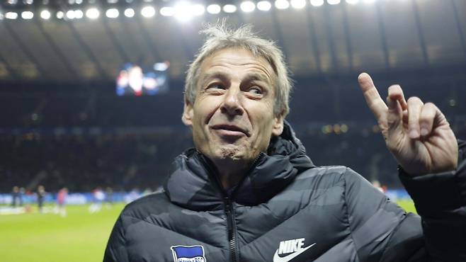 xxxx : 명보야 난 감독으로 월드컵 3위 및 죽음의 조에서 16강이라도 갔는데??