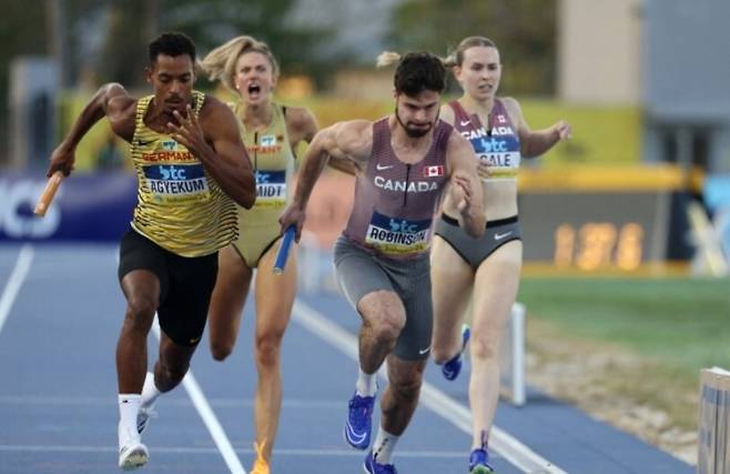 혼성 1600ｍ 계주 경기. 로이터 연합뉴스