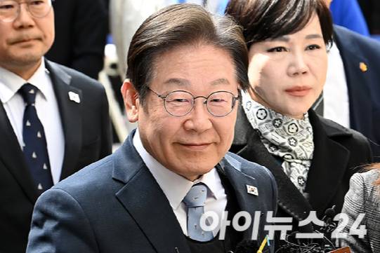 이재명 더불어민주당 대표가 26일 오전 서울 서초구 서울고등법원에서 열린 공직선거법 위반 혐의 2심 선고 공판에 출석하고 있다. [사진=곽영래 기자]