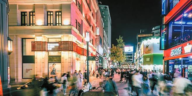 대구 최대 번화가인 동성로 전경. 대경선을 타고 동성로로 가려면 대경선 대구역에서 1호선으로 갈아탄 뒤 중앙로역에서 내리면 된다. [사진 대구시]