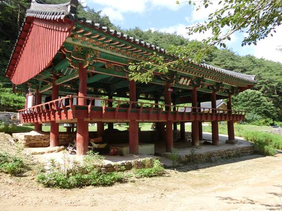 25일 산불로 인해 소실된 청송 만세루의 전경. 사진 국가유산포털