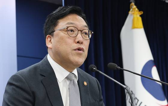 김병환 금융위원회 위원장이 26일 서울 종로구 정부서울청사에서 열린 출입기자단 월례 간담회에서 발언을 하고 있다. 뉴스1