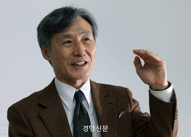 변상욱 한국기독교언론포럼 공동대표(전 CBS 대기자)가 지난 21일 서울 중구 경향신문사에서 인터뷰하고 있다. 서성일 선임기자