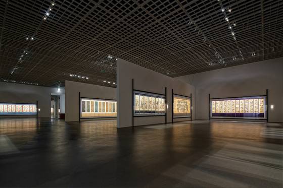 An installation view of the ″Beyond Joseon Minhwa″ exhibition at the Amorepacific Museum of Art in Yongsan District, central Seoul [AMOREPACIFIC MUSEUM OF ART]