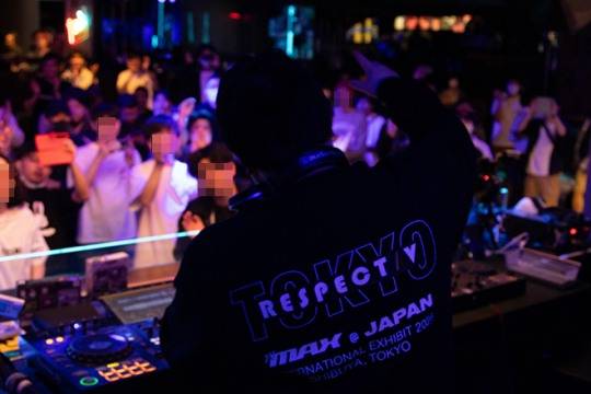 '디제이맥스 리스펙트 V' 일본 팝업 스토어 행사가 진행 중이다. 사진 제공 : 네오위즈.