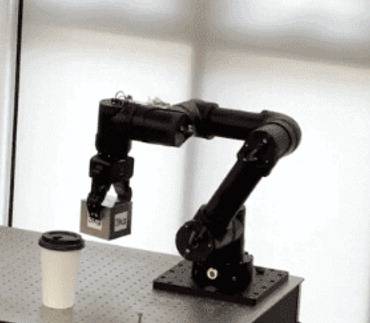 로보티즈의 AI 로봇팔