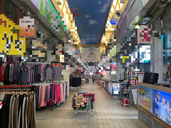 26일 오전 경북 안동시 찜닭거리에 사람들의 발길이 끊긴 모습이다./사진=이지현 기자.