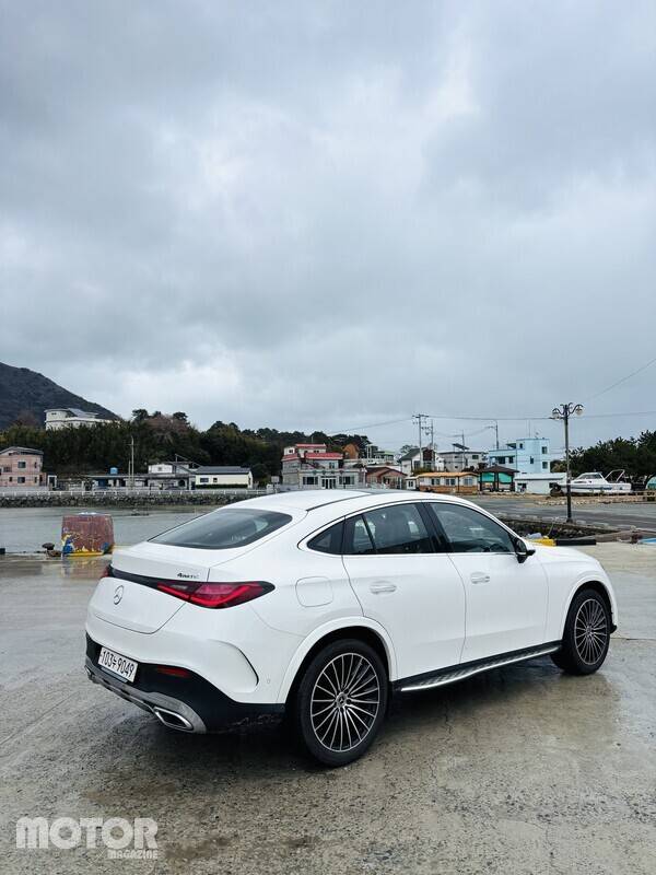 메르세데스-벤츠 GLC 300 4MATIC 쿠페 AMG 라인